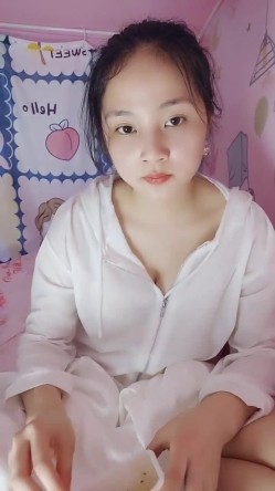 处女学生妹下海【白蔚】第一弹，初恋的感觉，完全放不开，榜一大哥在线调教 截图16