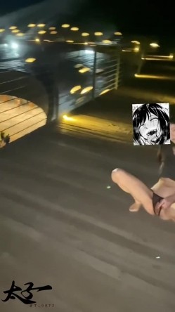 母狗调教训练推特大佬【太子】私拍，各种社死调教反差模特骚女，狗链露出爬行啪啪能玩的都玩了 截图4