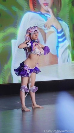 火爆各大成人平台的越南阿黑颜网黄Coser「Meiilyn」OF露脸自慰啪啪私拍合集 截图5