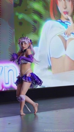 火爆各大成人平台的越南阿黑颜网黄Coser「Meiilyn」OF露脸自慰啪啪私拍合集 截图6