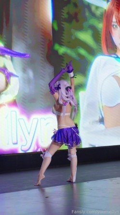 火爆各大成人平台的越南阿黑颜网黄Coser「Meiilyn」OF露脸自慰啪啪私拍合集 截图8