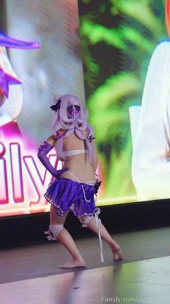 火爆各大成人平台的越南阿黑颜网黄Coser「Meiilyn」OF露脸自慰啪啪私拍合集 截图9