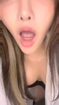 新女神下海！超美网红脸~【雪花糕】高跟丝袜~道具自慰！圆润翘臀撅起来，小逼逼真是漂亮 截图12