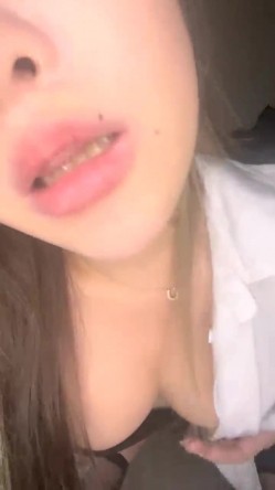 新女神下海！超美网红脸~【雪花糕】高跟丝袜~道具自慰！圆润翘臀撅起来，小逼逼真是漂亮 截图15
