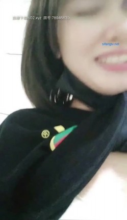 高颜值甜美短发妹子和炮友厕所啪啪，舔奶口交掰穴毛毛浓密扶着后入，自摸呻吟非常诱人 截图3