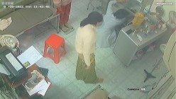 黑客破解医院妇科监控摄像头偷拍 男医生做B超阴超磨蹭温柔插入眼镜少妇不好意思看 截图1