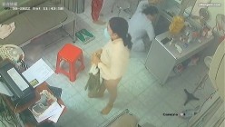 黑客破解医院妇科监控摄像头偷拍 男医生做B超阴超磨蹭温柔插入眼镜少妇不好意思看 截图4