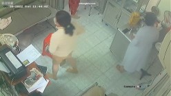 黑客破解医院妇科监控摄像头偷拍 男医生做B超阴超磨蹭温柔插入眼镜少妇不好意思看 截图5