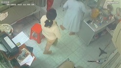 黑客破解医院妇科监控摄像头偷拍 男医生做B超阴超磨蹭温柔插入眼镜少妇不好意思看 截图7
