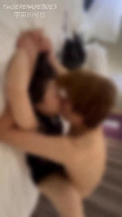 反差在校人妻教师【晨夕】被绿帽老公送给单男当成鸡巴套子，在校是端庄人民教师，私下是一只发情的骚婊母狗 截图1