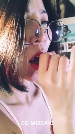 《顶级重磅炸弹》牛逼大师强势来袭！贵圈名人推特33万粉摄影大咖私拍各种极品反差美模3P4P群P基本都露脸 截图13