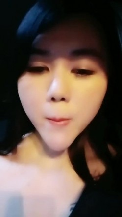 【雪儿老师】巨乳奶滴滴女司机开滴滴不为赚钱只为男人一边直播一边勾引醉酒乘客服务一流专门喂乘客壮阳药 截图7