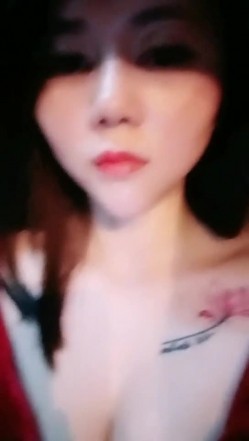 【雪儿老师】巨乳奶滴滴女司机开滴滴不为赚钱只为男人一边直播一边勾引醉酒乘客服务一流专门喂乘客壮阳药 截图8
