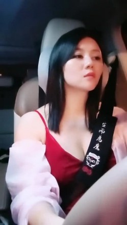 【雪儿老师】巨乳奶滴滴女司机开滴滴不为赚钱只为男人一边直播一边勾引醉酒乘客服务一流专门喂乘客壮阳药 截图14