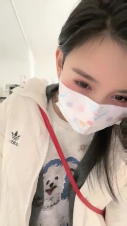 核弹！新女神下海~20小时~【马日安娜】这个真的很漂亮（下部）！来大姨妈还大秀，经血直流，略重口~！ 截图9