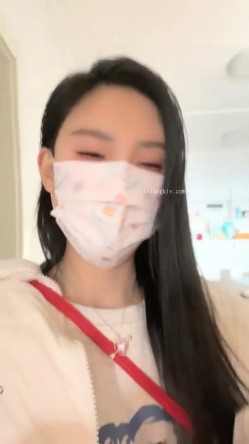 核弹！新女神下海~20小时~【马日安娜】这个真的很漂亮（下部）！来大姨妈还大秀，经血直流，略重口~！ 截图10