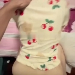 苏州风骚人妻_薛梦霏_出轨视频流出_为保单色诱客户玩车震_在家中偷情寻刺激_露脸舔屌超风骚！ 截图16