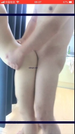 师范院校单纯漂亮的小美女被学长男友带到酒店洗澡时按着头口爆,又在床上后插式猛干! 截图4
