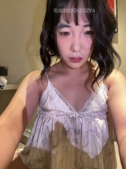 ️极品反差甜妹【lucy2027】表情非常可爱的学生妹趁着没人在教室和厕所自慰 截图8