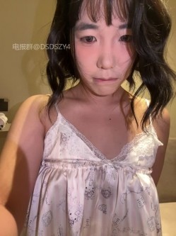️极品反差甜妹【lucy2027】表情非常可爱的学生妹趁着没人在教室和厕所自慰 截图11