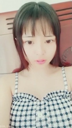 大眼睛超级小可爱 还有那一对挺坚的巨乳 童颜巨乳的完美化身 身材丰满又紧凑的 没有哪个宅男不贪恋她的身体 截图3