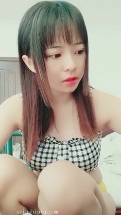 大眼睛超级小可爱 还有那一对挺坚的巨乳 童颜巨乳的完美化身 身材丰满又紧凑的 没有哪个宅男不贪恋她的身体 截图9