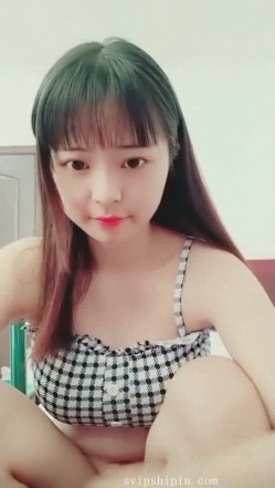 大眼睛超级小可爱 还有那一对挺坚的巨乳 童颜巨乳的完美化身 身材丰满又紧凑的 没有哪个宅男不贪恋她的身体 截图15