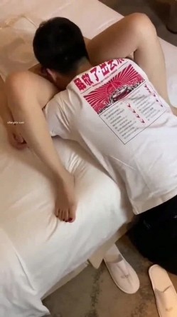 百度云泄密【良家交流群】收费交流群流出夫妻情侣分享、偷情、3P偷拍等 截图6