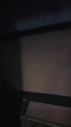 捉奸现场 我穿衣服 不给穿 愿意看是吗 面对一房间男人和老妈也豪放 不穿就不穿 老妈气的要昏过去 截图12