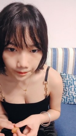 重磅核弹，19岁的美胸学生，10小时，为了学费下海了，【甜甜真可爱】，湖南小仙女 截图1