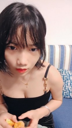 重磅核弹，19岁的美胸学生，10小时，为了学费下海了，【甜甜真可爱】，湖南小仙女 截图2
