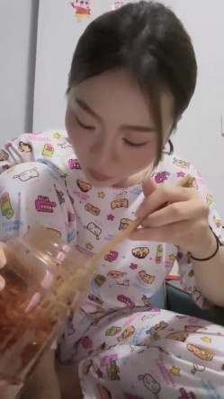 【陪我沦陷】超骚欲姐，极品美乳，户外裸奔，车震无套狂干，白花花的肉体尽情玩弄，推荐！ 截图2