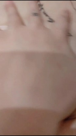 极品巨乳女神 颜值耐打 冲击炮自慰 裸舞诱惑 后入大屁股 逼型好好看，做爱床上特别骚 截图15