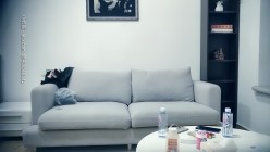 七天探花_黑衣服网红脸美女，沙发脱光光蹭蹭小B，镜头前抓奶站立后入猛操 截图5