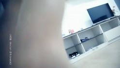 七天探花_黑衣服网红脸美女，沙发脱光光蹭蹭小B，镜头前抓奶站立后入猛操 截图15