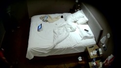 天眼酒店高清偷拍连续几天入住的奇葩小情侣整天裸睡不啪啪只会对着平板跳操 截图3