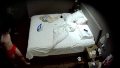 天眼酒店高清偷拍连续几天入住的奇葩小情侣整天裸睡不啪啪只会对着平板跳操 截图6