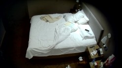 天眼酒店高清偷拍连续几天入住的奇葩小情侣整天裸睡不啪啪只会对着平板跳操 截图12