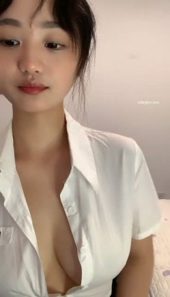 【最美大学校花女神下海 声音超甜美】青春靓丽绝世美乳G奶~一双绝世美乳又大又圆，一只手都抓不住，极品尤物 截图8