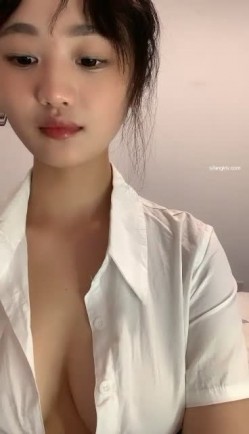 【最美大学校花女神下海 声音超甜美】青春靓丽绝世美乳G奶~一双绝世美乳又大又圆，一只手都抓不住，极品尤物 截图9