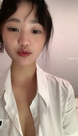 【最美大学校花女神下海 声音超甜美】青春靓丽绝世美乳G奶~一双绝世美乳又大又圆，一只手都抓不住，极品尤物 截图11
