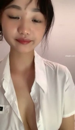 【最美大学校花女神下海 声音超甜美】青春靓丽绝世美乳G奶~一双绝世美乳又大又圆，一只手都抓不住，极品尤物 截图12