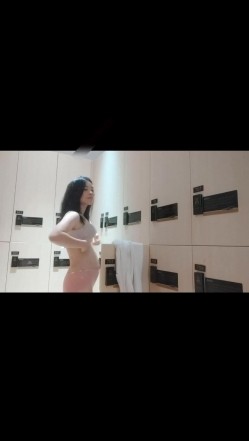 三只眼团队【原创精品偷拍】《温泉会所更衣室》完结编 截图4