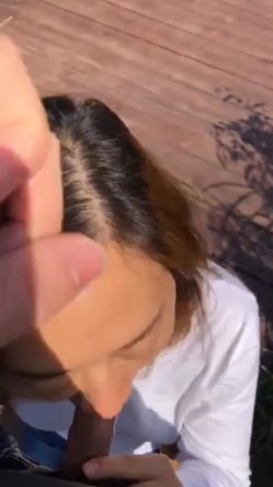 女人啊女人啊，浪阿姨，江边小廊露出吃鸡，厕所刺激后入，回家还喜欢吃鸡，吃上瘾啦！ 截图2