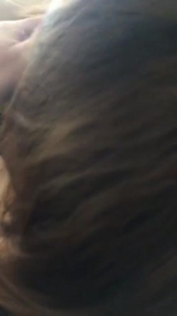 女人啊女人啊，浪阿姨，江边小廊露出吃鸡，厕所刺激后入，回家还喜欢吃鸡，吃上瘾啦！ 截图8
