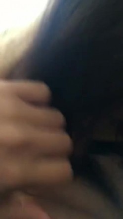 女人啊女人啊，浪阿姨，江边小廊露出吃鸡，厕所刺激后入，回家还喜欢吃鸡，吃上瘾啦！ 截图11
