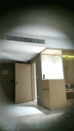 《野狼出击》老王香港约炮偷拍来自日本的黄色连衣裙卖淫女给了几千港币才干了一炮真他妈贵 截图16