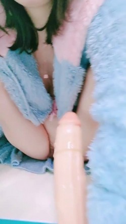 眼镜熟女少妇，只喜欢大长屌，进出白虎穴，把阴道撑得满满的 截图3