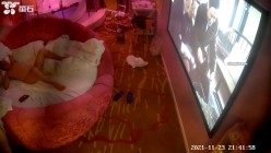 【萤石云摄像头】偷情女被暴力肛交 灌酒 操哭了19V，晚上吃夜宵时被强制按床上灌酒，大叫 哭了 截图4
