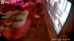 【萤石云摄像头】偷情女被暴力肛交 灌酒 操哭了19V，晚上吃夜宵时被强制按床上灌酒，大叫 哭了 截图12